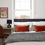 Stylish-5bed-5bath-freeparking-by Fabaccommodation Bristol