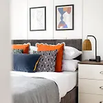 Stylish-5bed-5bath-freeparking-by Fabaccommodation * Бристоль