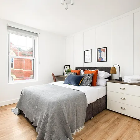 Stylish-5bed-5bath-freeparking-by Fabaccommodation 아파트 *