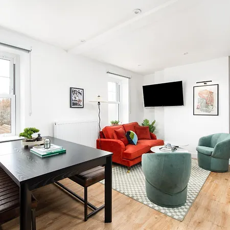 Апартаменти Stylish-5bed-5bath-freeparking-by Fabaccommodation Бристоль