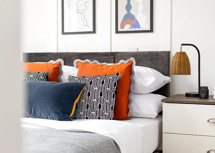 Stylish-5bed-5bath-freeparking-by Fabaccommodation * Бристоль