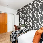 Appartamento Stylish-5bed-5bath-freeparking-by Fabaccommodation