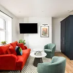 Stylish-5bed-5bath-freeparking-by Fabaccommodation Appartamento *