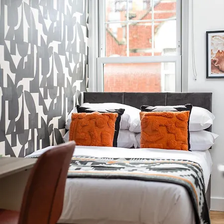 Stylish-5bed-5bath-freeparking-by Fabaccommodation Apartamento
