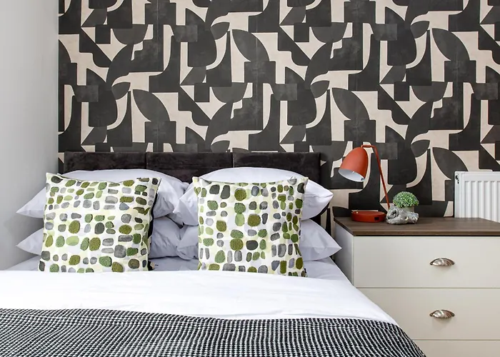 Stylish-5bed-5bath-freeparking-by Fabaccommodation Apartament *