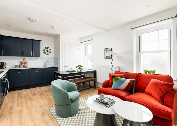 Apartament Stylish-5bed-5bath-freeparking-by Fabaccommodation *