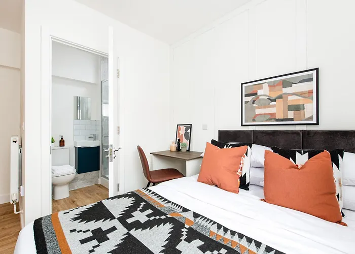 Apartament Stylish-5bed-5bath-freeparking-by Fabaccommodation